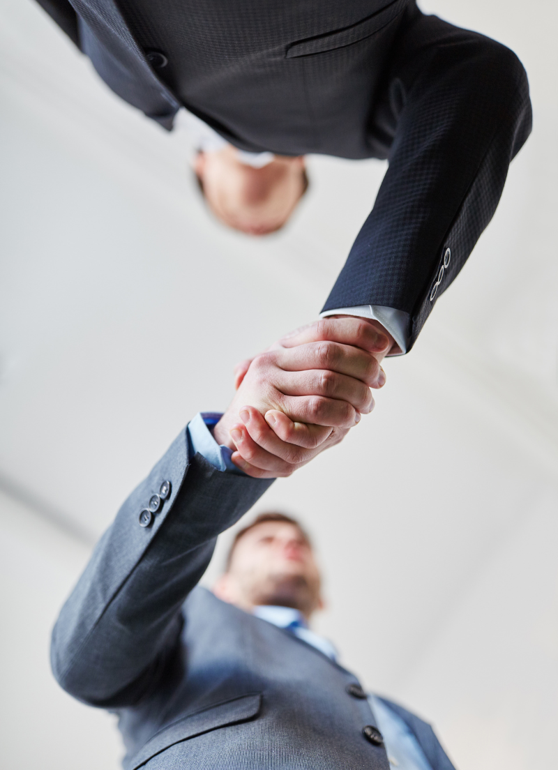 Cégesforrások_Előnyök_mit nyújtunk_hand